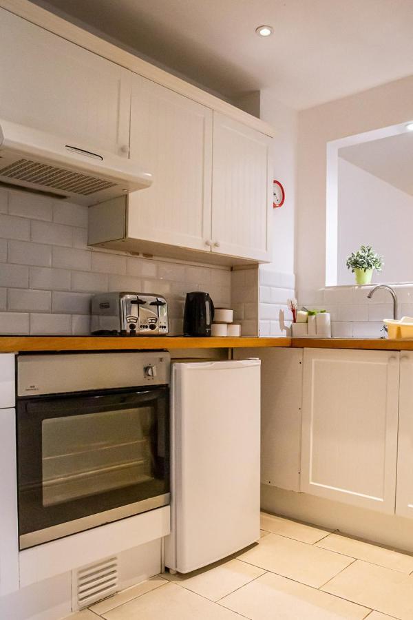 הייסטינגס Stylish Modern Mews House In Central St Leonards מראה חיצוני תמונה